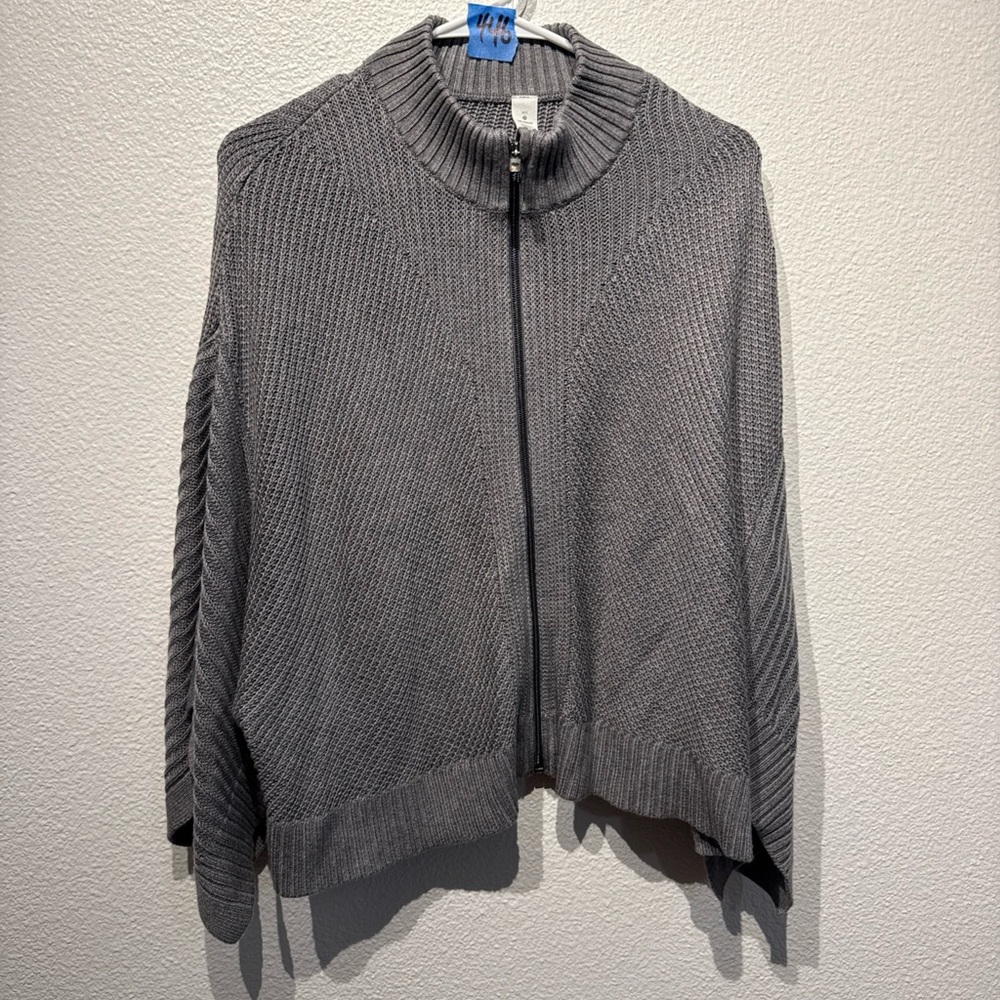 LuLuLemon Short Sleeve Zip Up Cardigan Women Size XS/ S Gray Arm & Side Slit
